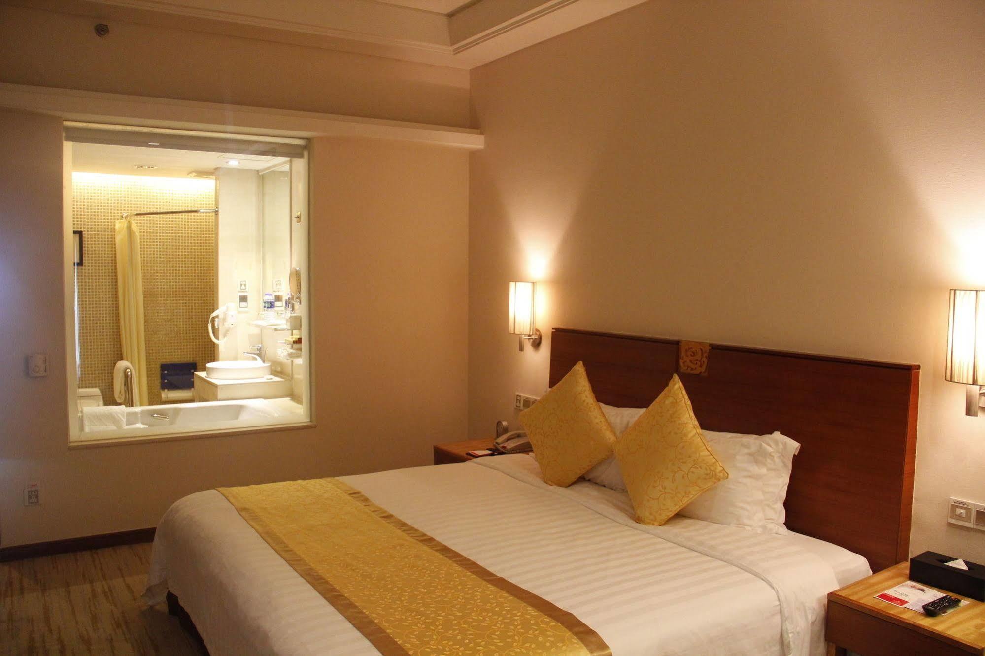 Ramada Plaza Guangzhou Hotel Buitenkant foto