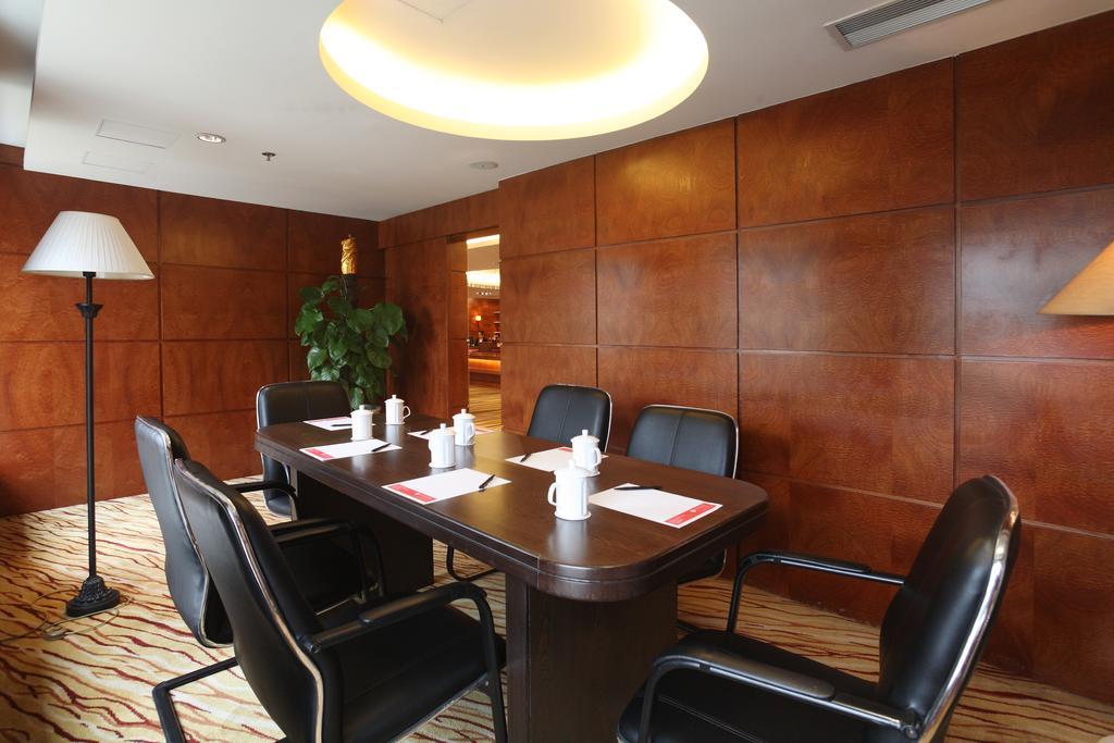 Ramada Plaza Guangzhou Hotel Buitenkant foto